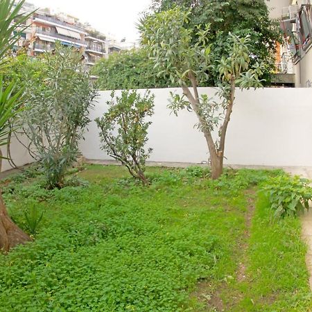 Stylish City Center Garden Apartment Athena Bagian luar foto