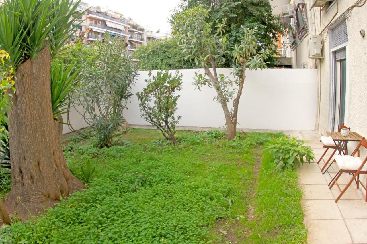 Stylish City Center Garden Apartment Athena Bagian luar foto
