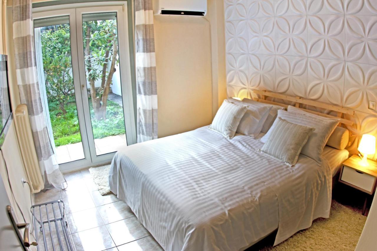 Stylish City Center Garden Apartment Athena Bagian luar foto