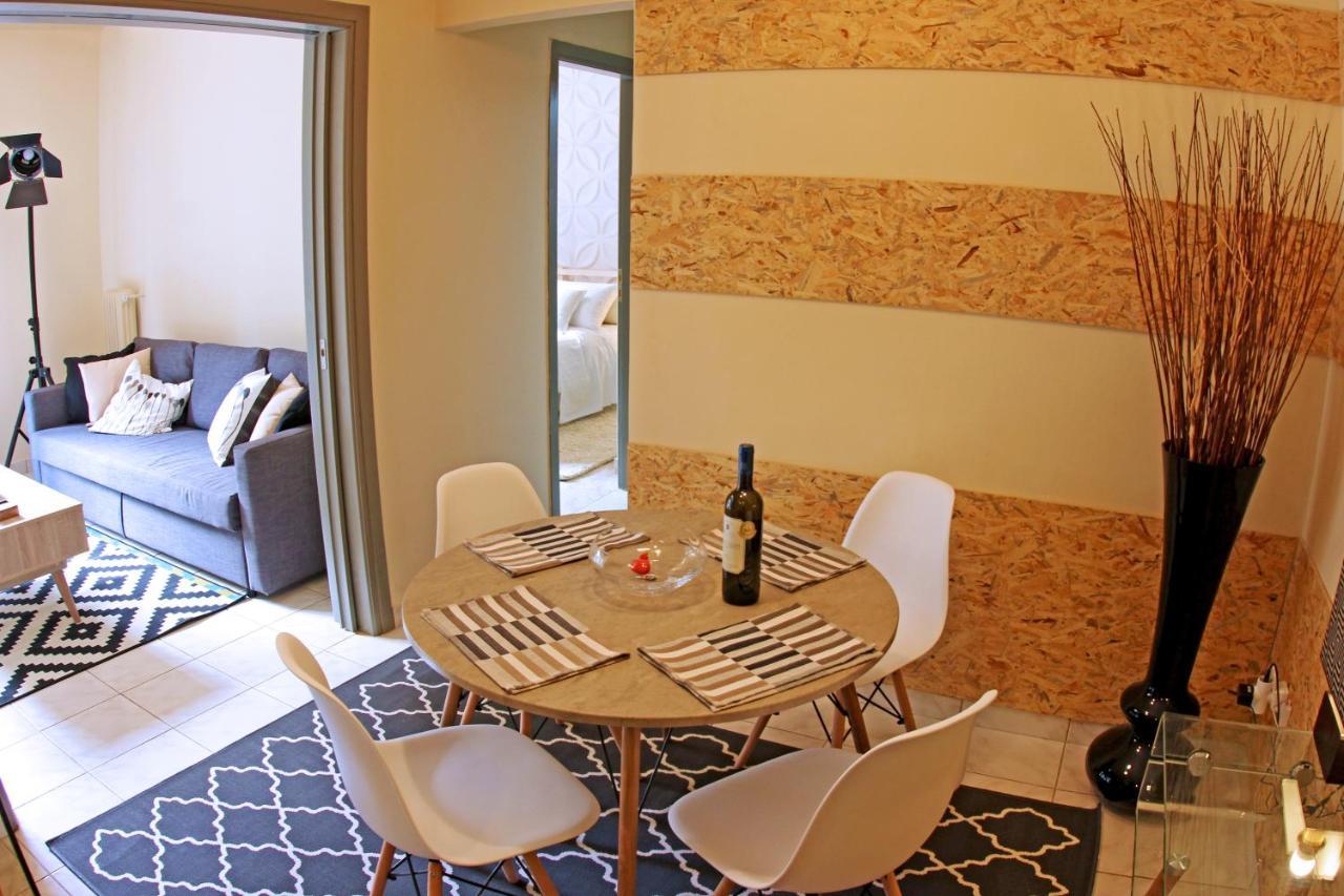 Stylish City Center Garden Apartment Athena Bagian luar foto