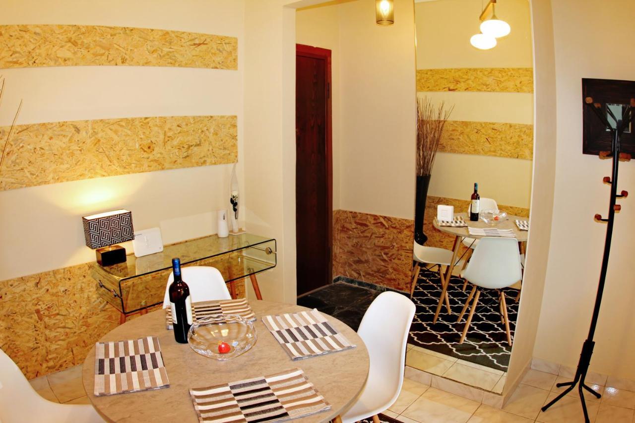 Stylish City Center Garden Apartment Athena Bagian luar foto