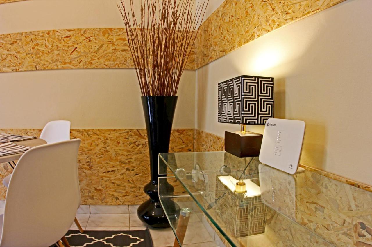 Stylish City Center Garden Apartment Athena Bagian luar foto
