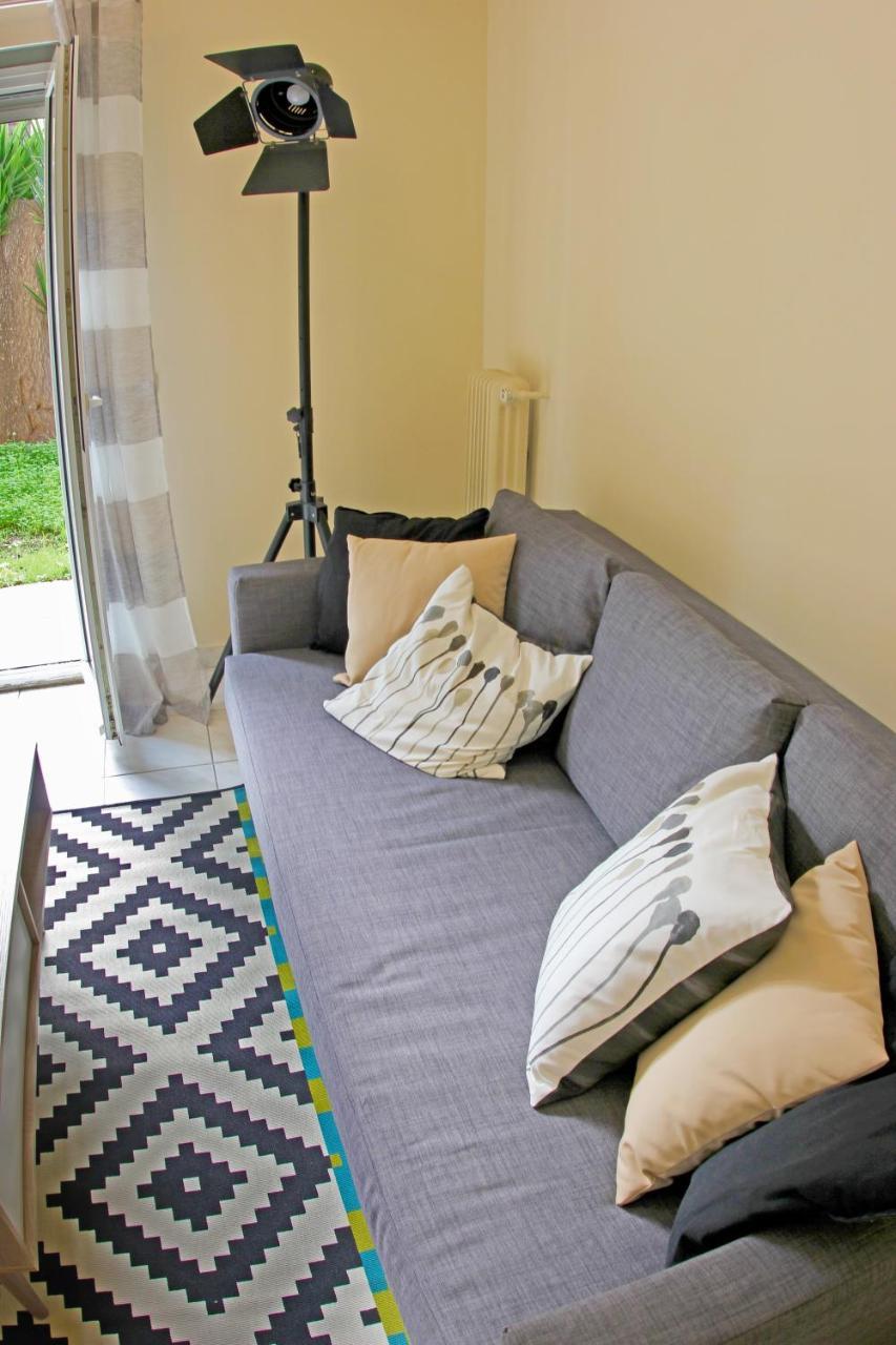 Stylish City Center Garden Apartment Athena Bagian luar foto