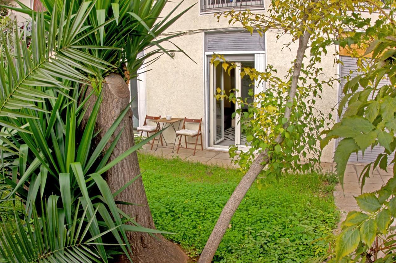Stylish City Center Garden Apartment Athena Bagian luar foto